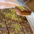 طرز تهیه حلوا نخودچی دو رنگ با طعم عالی برای مناسبت‌های خاص