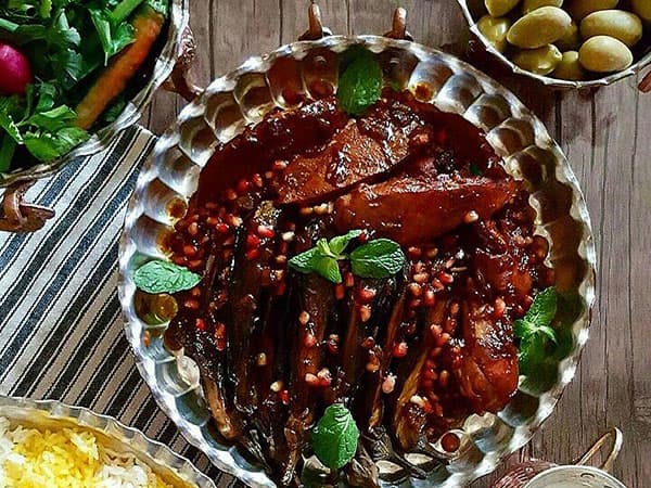 طرز تهیه خورشت انار و بادمجان