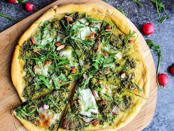 طرز تهیه پیتزا اسفناج و روکولا