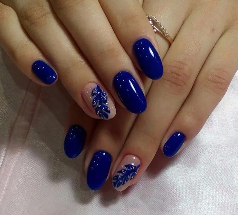 طراحی ناخن با رنگ آبی