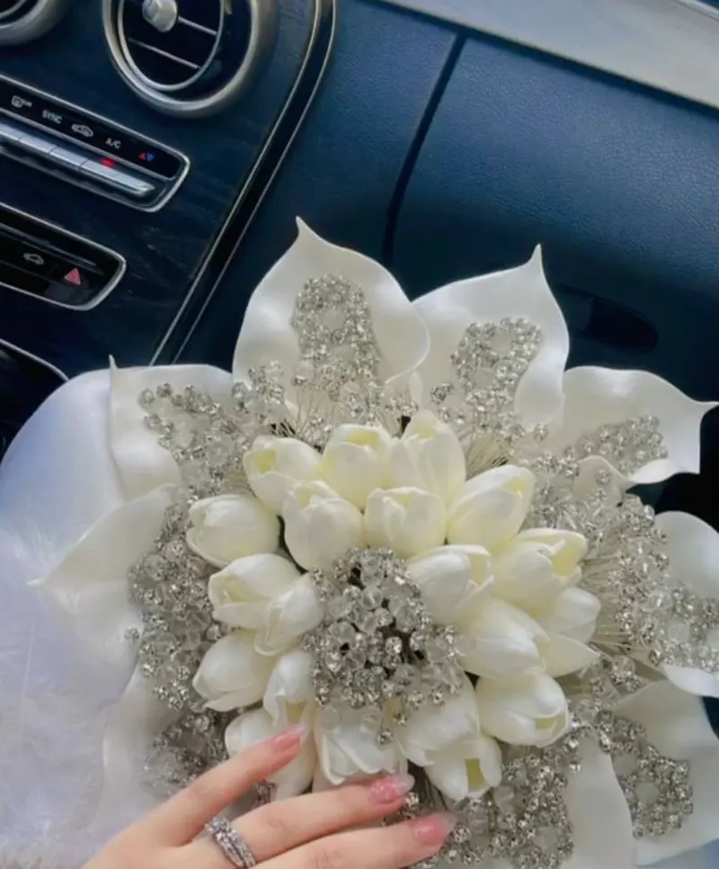 دسته گل لاله برای عروس