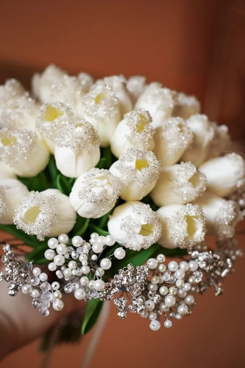 دسته گل لاله برای عروس