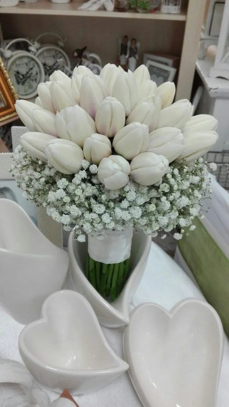 دسته گل لاله برای عروس
