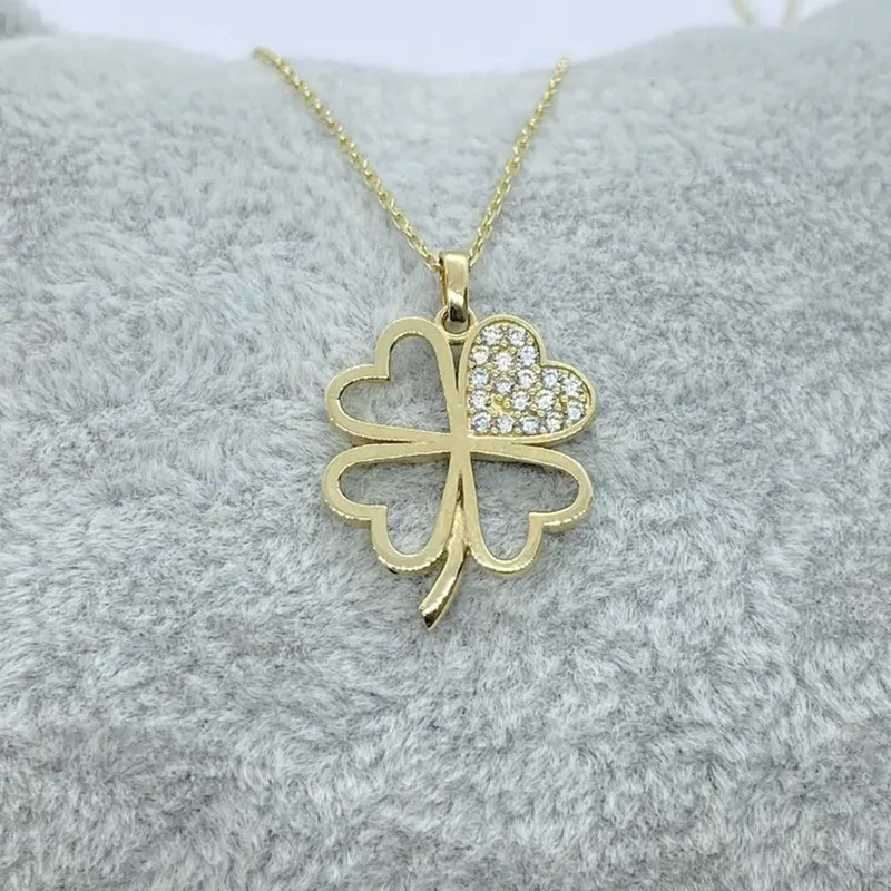 گردنبند شبدر چهار پر نماد خوش شانسی