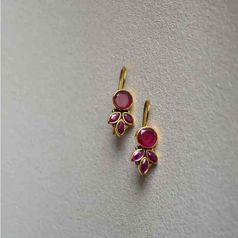 گوشواره طلا با سنگ رنگی