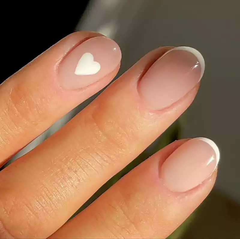 ایده فرنچ سفید ناخن