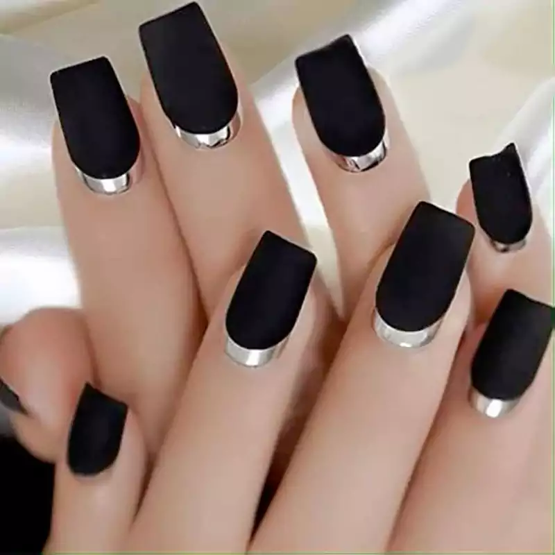 ایده طراحی ناخن رنگ مشکی
