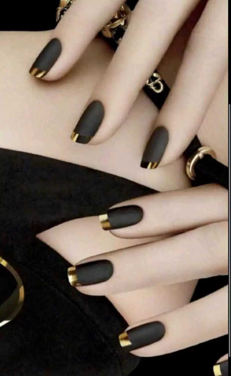 ایده طراحی ناخن رنگ مشکی
