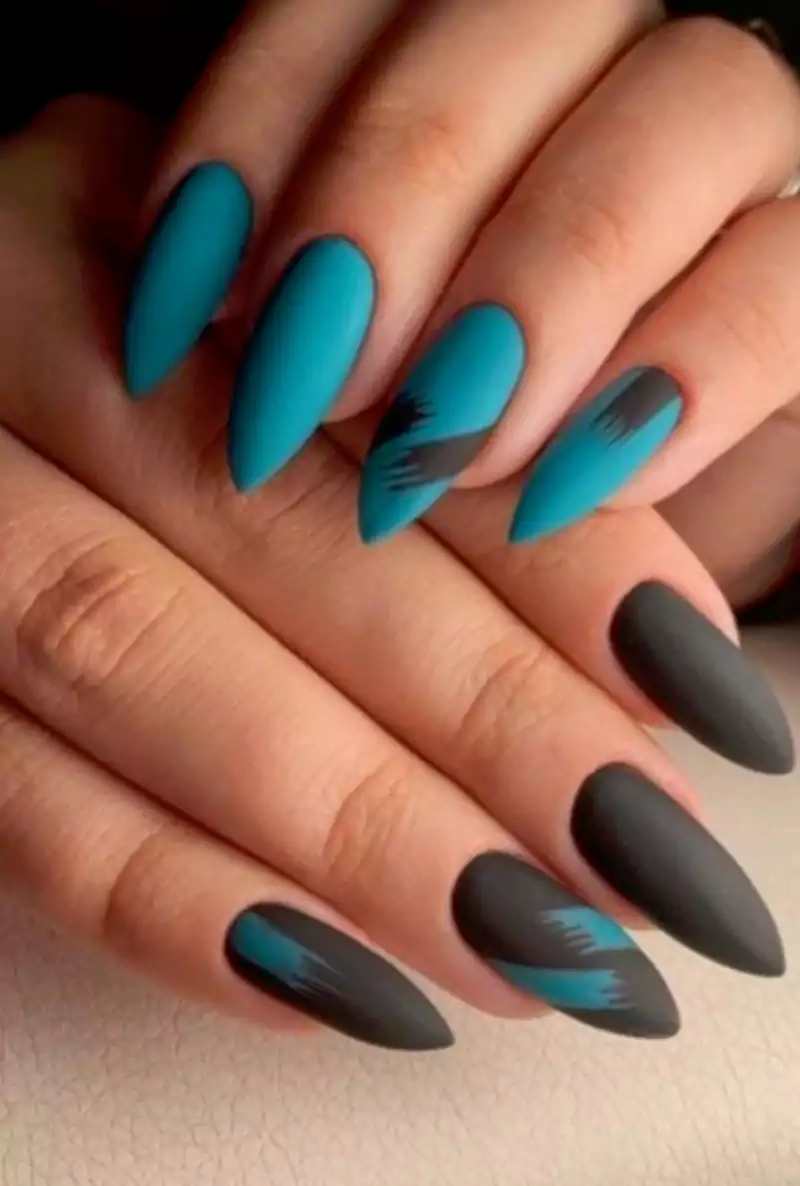 ایده طراحی ناخن رنگ مشکی