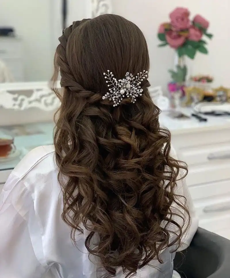 مدل شنیون ساده و باز 