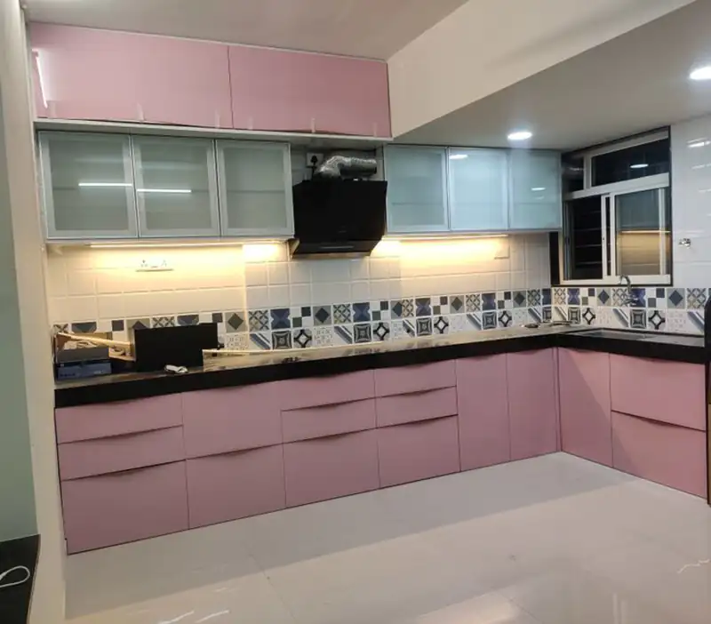 رنگ رزگلد در کابینت آشپزخانه