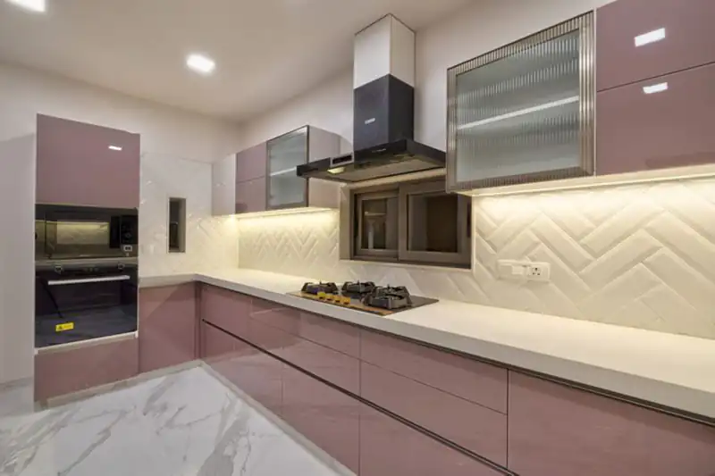 رنگ رزگلد در کابینت آشپزخانه