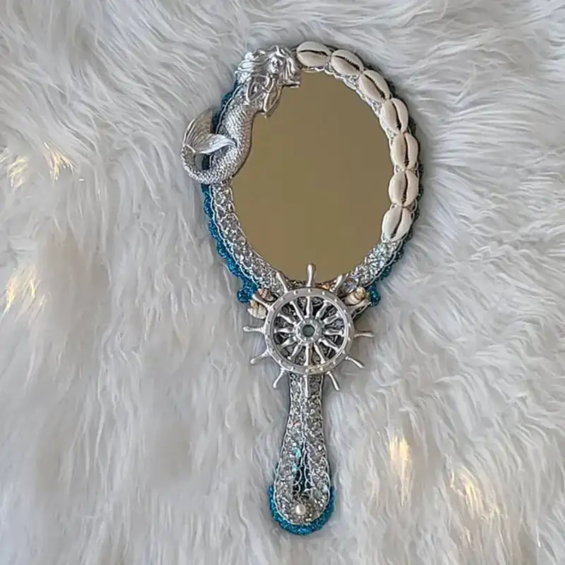 آینه تزئین شده با صدف و گوش ماهی