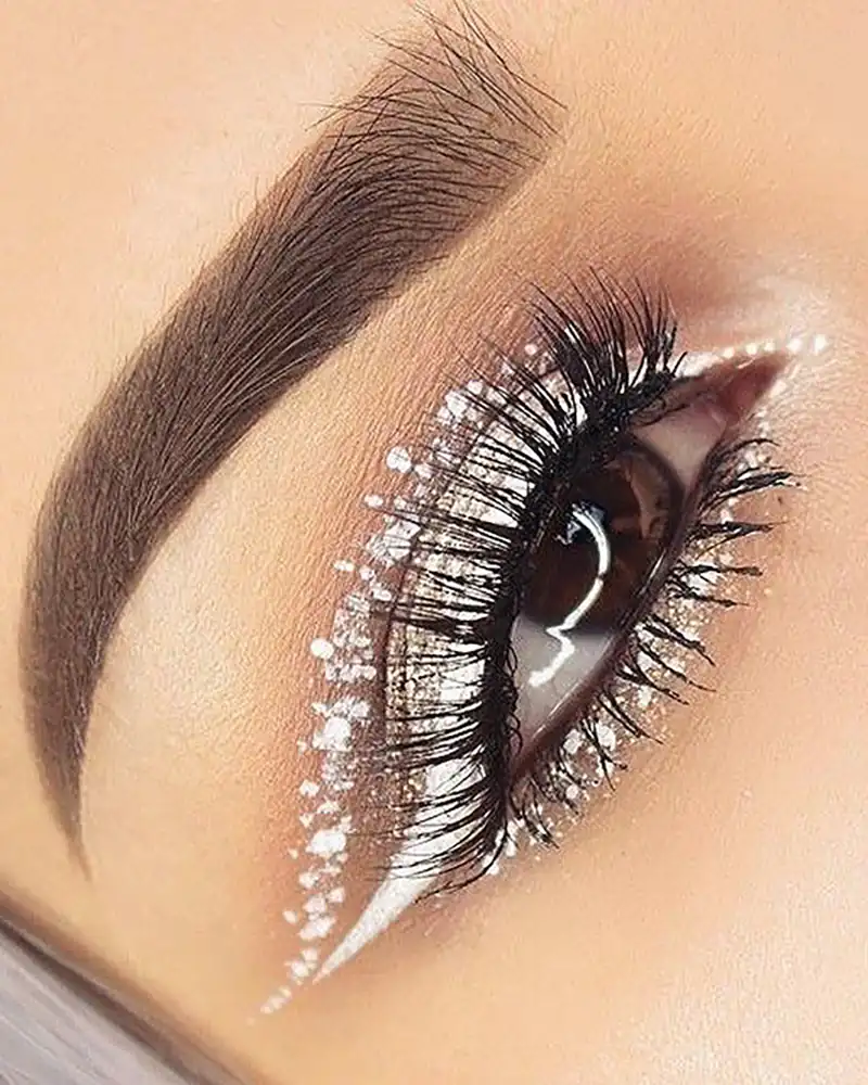 خط چشم سفیدبه سبک سلبریتی‌ها