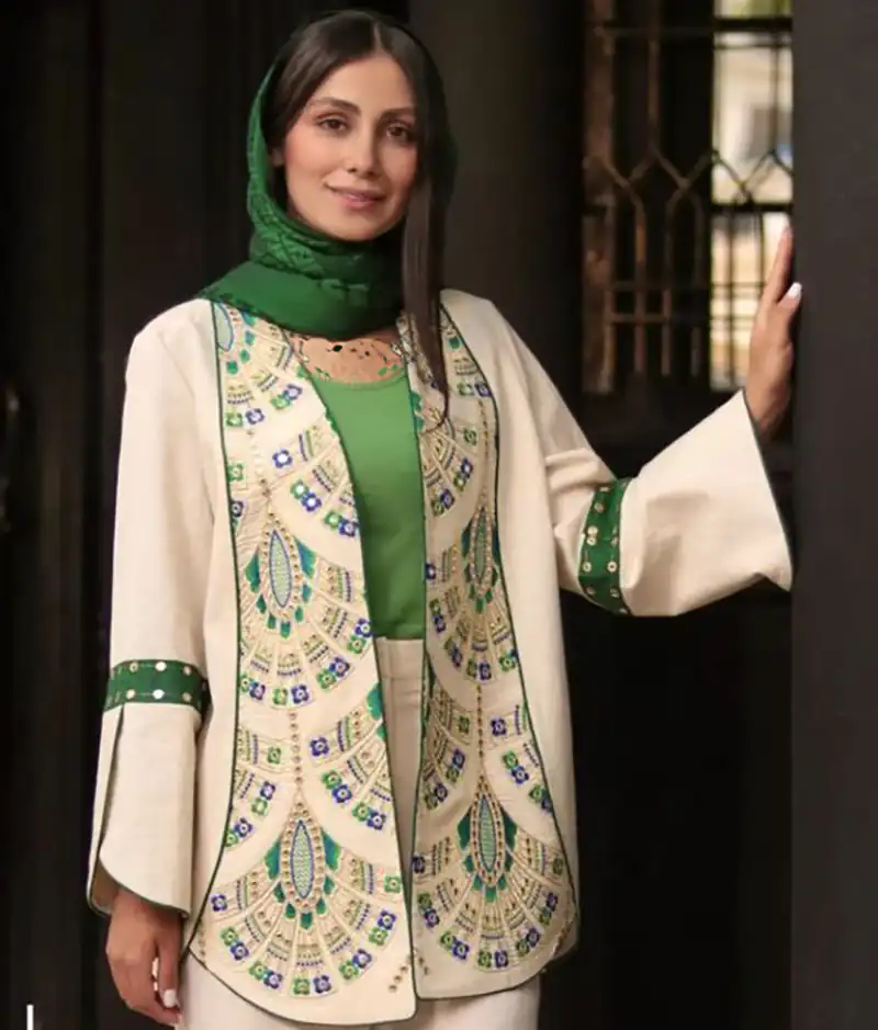 مانتو لنین با خرجکار سنتی