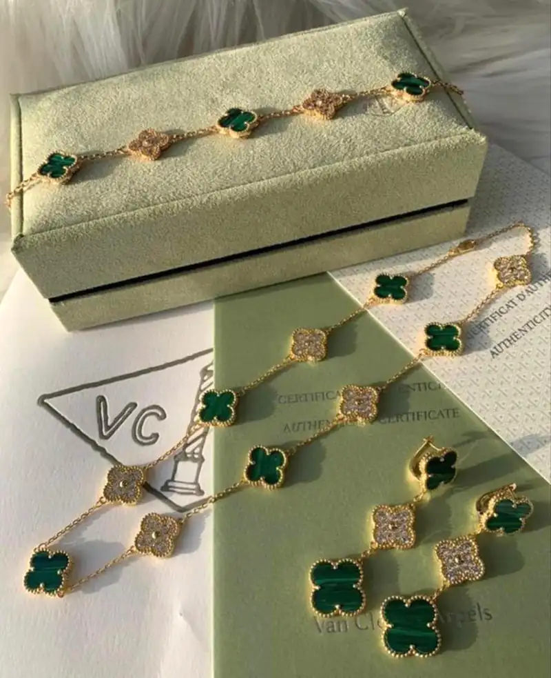 ست طلا زنانه ونکلیف