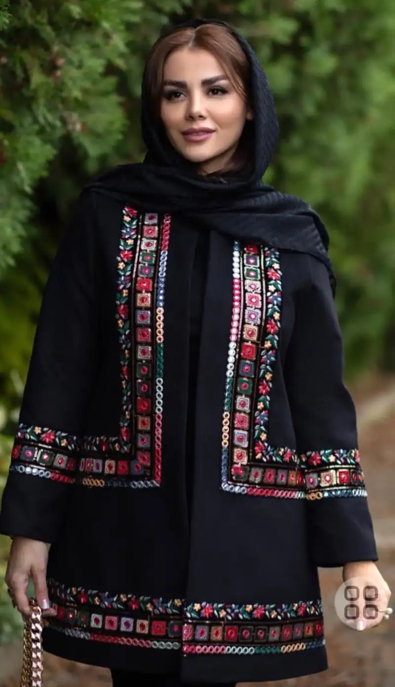 مدل مانتو مشکی با ترکیب پارچه سنتی