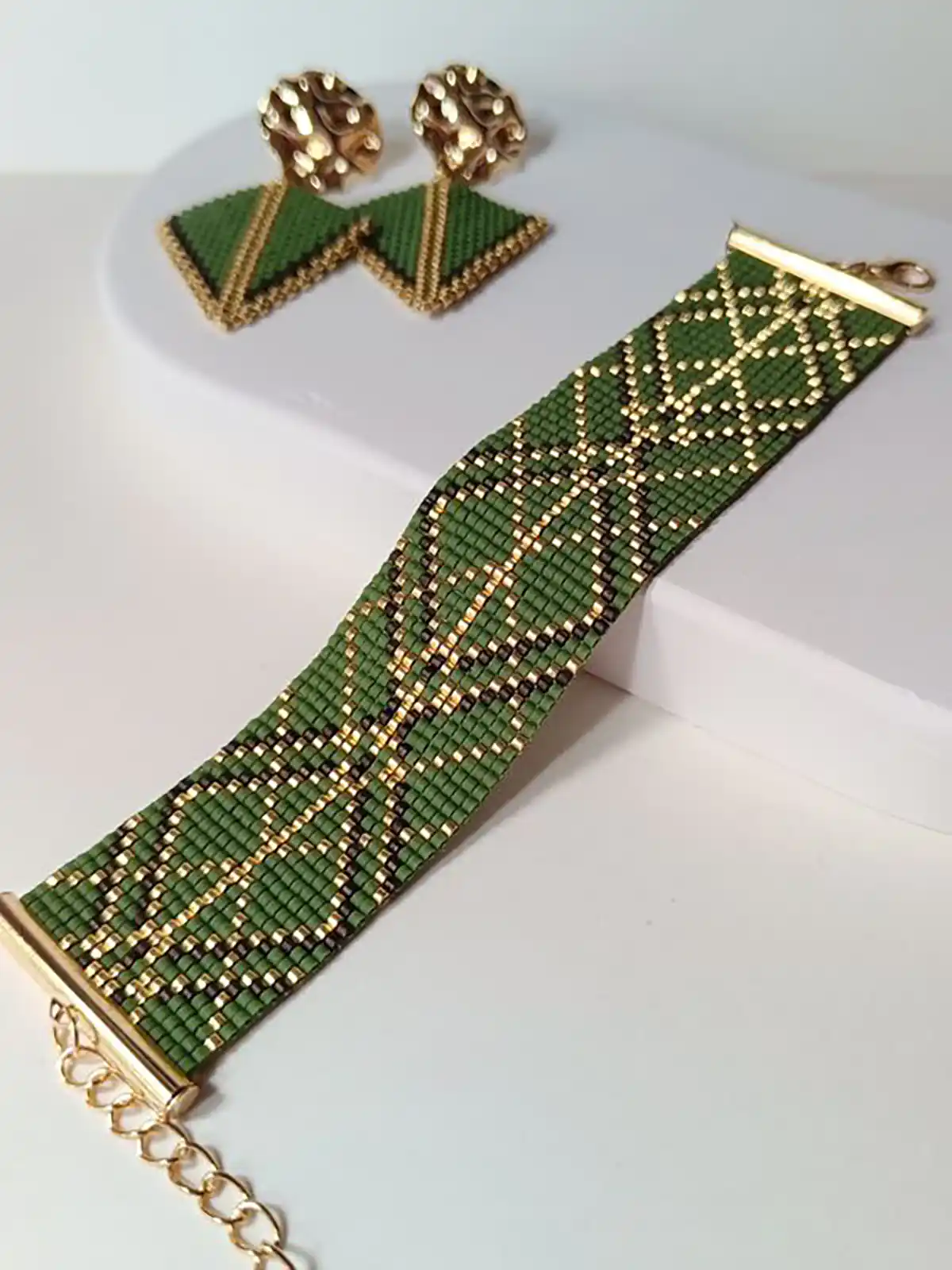 دستبند خوشگل مهره دوزی