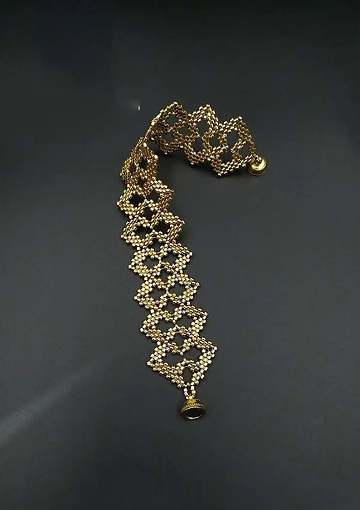 دستبند خوشگل مهره دوزی