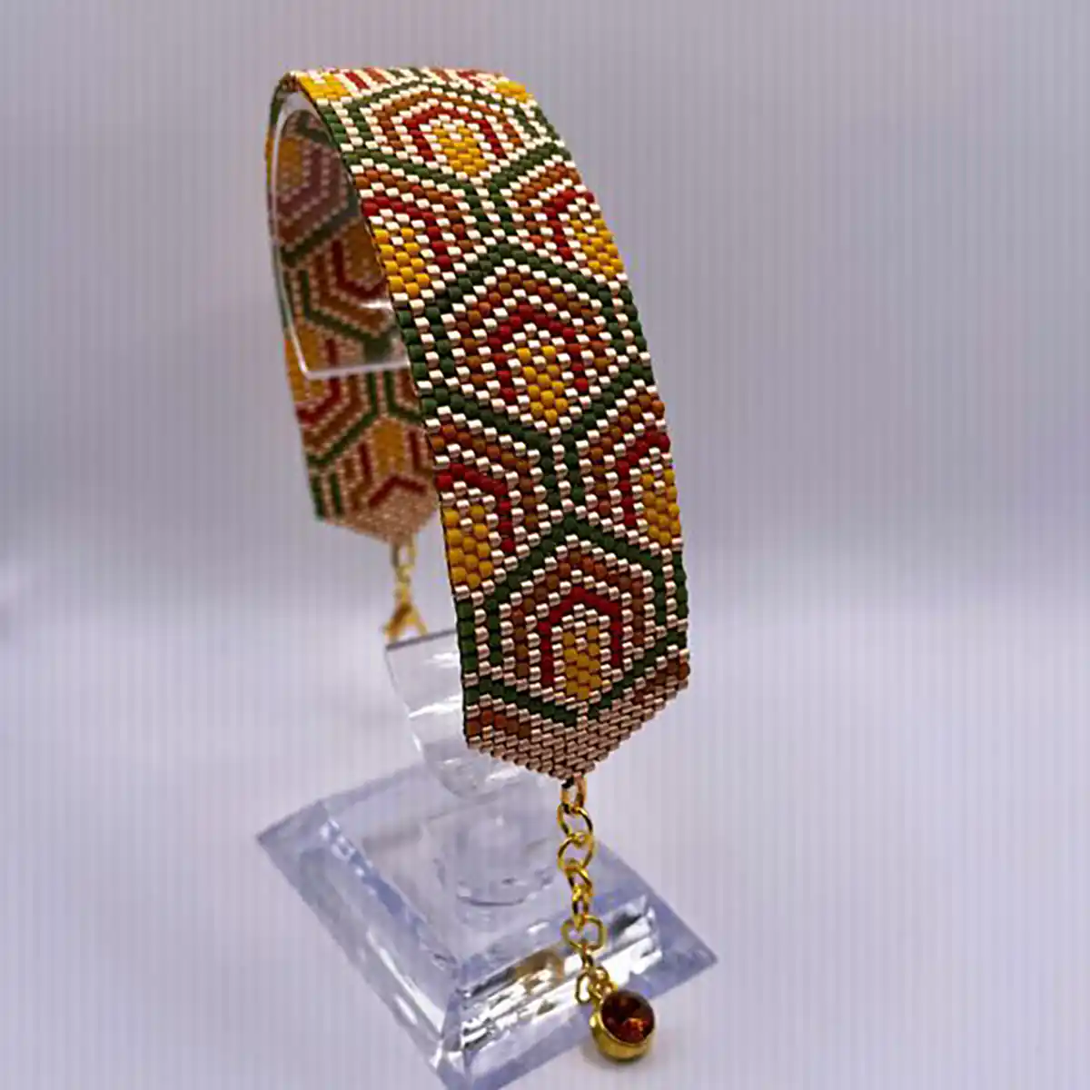 دستبند خوشگل مهره دوزی