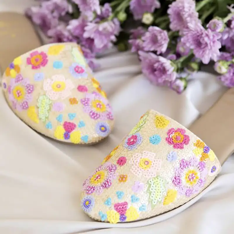 کفش هندی سنگدوزی شده