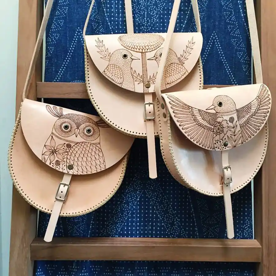 کیف چرم گلدوزی شده