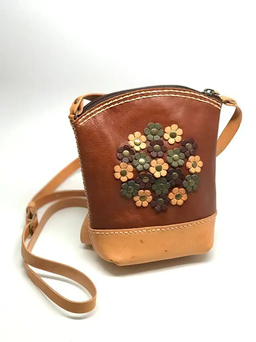 کیف چرم گلدوزی شده