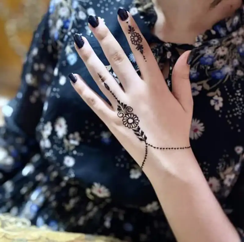 طراحی زیبا و ساده طرح حنا