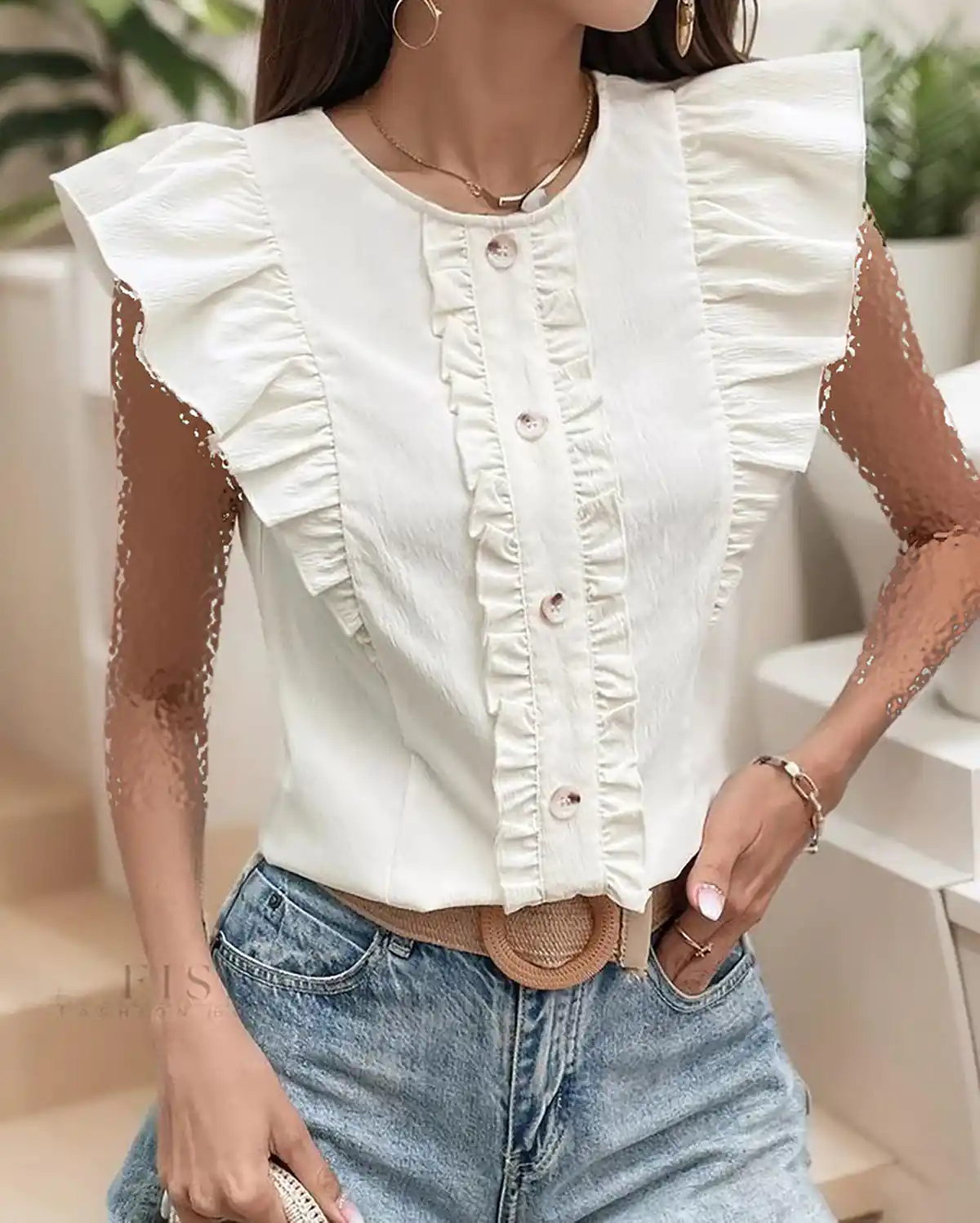 بلوز سفید آستین پروانه ای