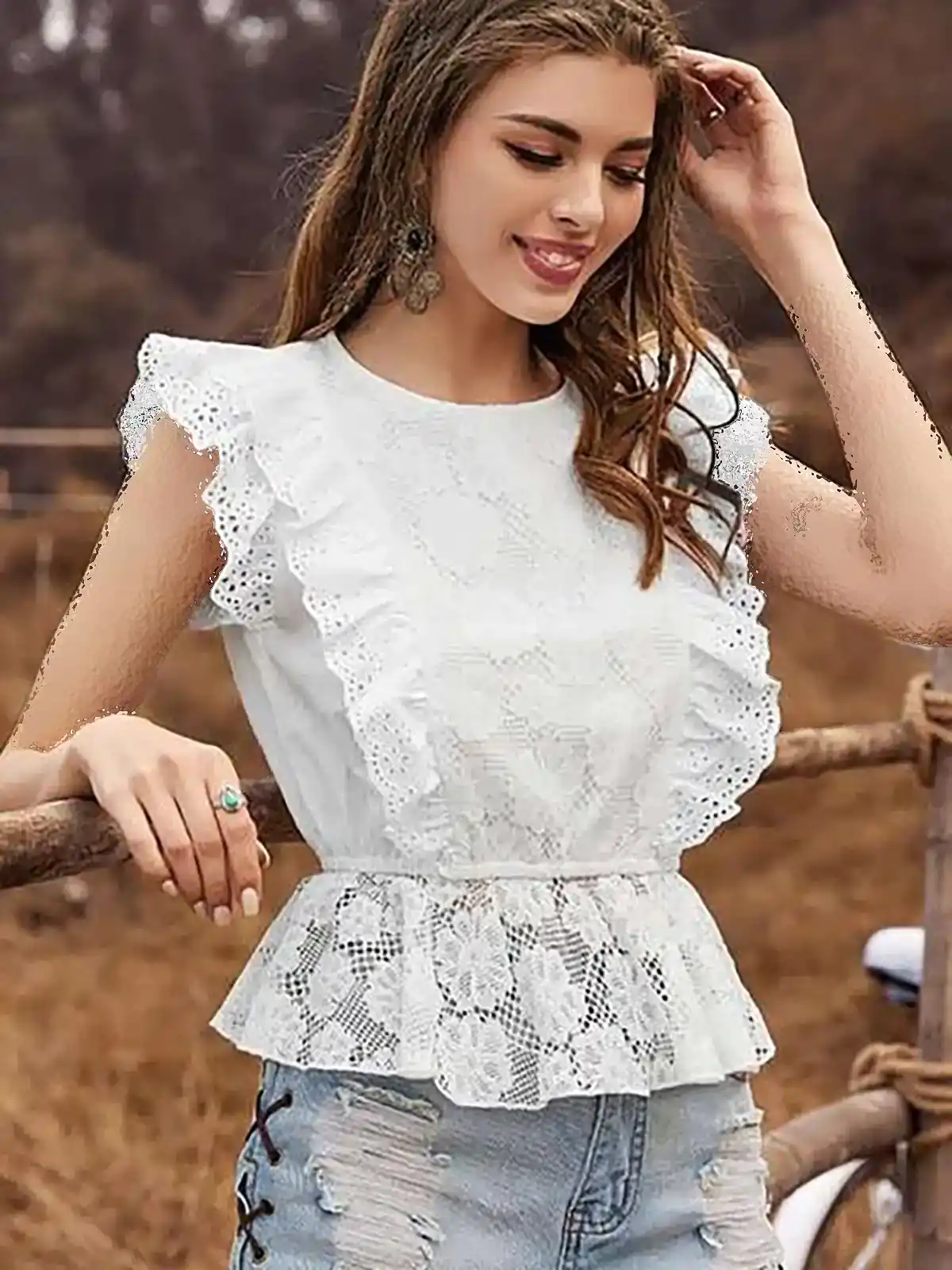 بلوز سفید آستین پروانه ای