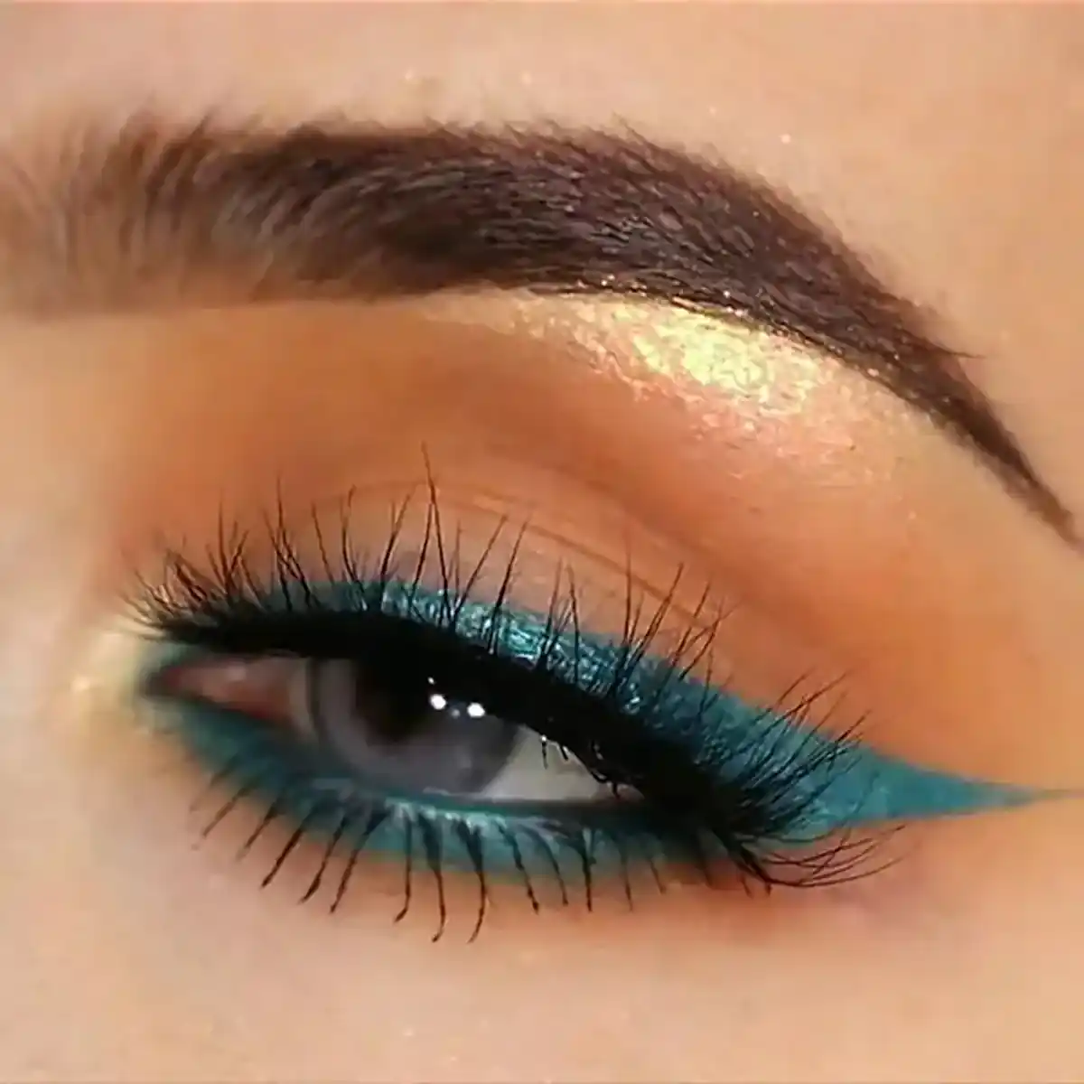 خط چشم شیک رنگی