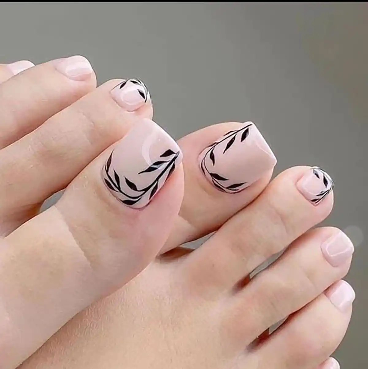 طراحی ناخن پا برای تابستان