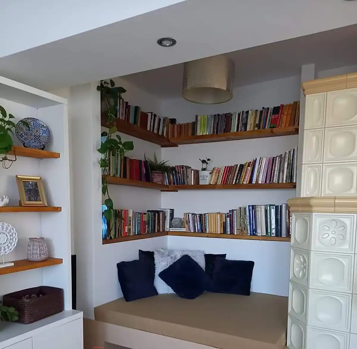 طراحی نشیمن در دکوراسیون کتابخانه