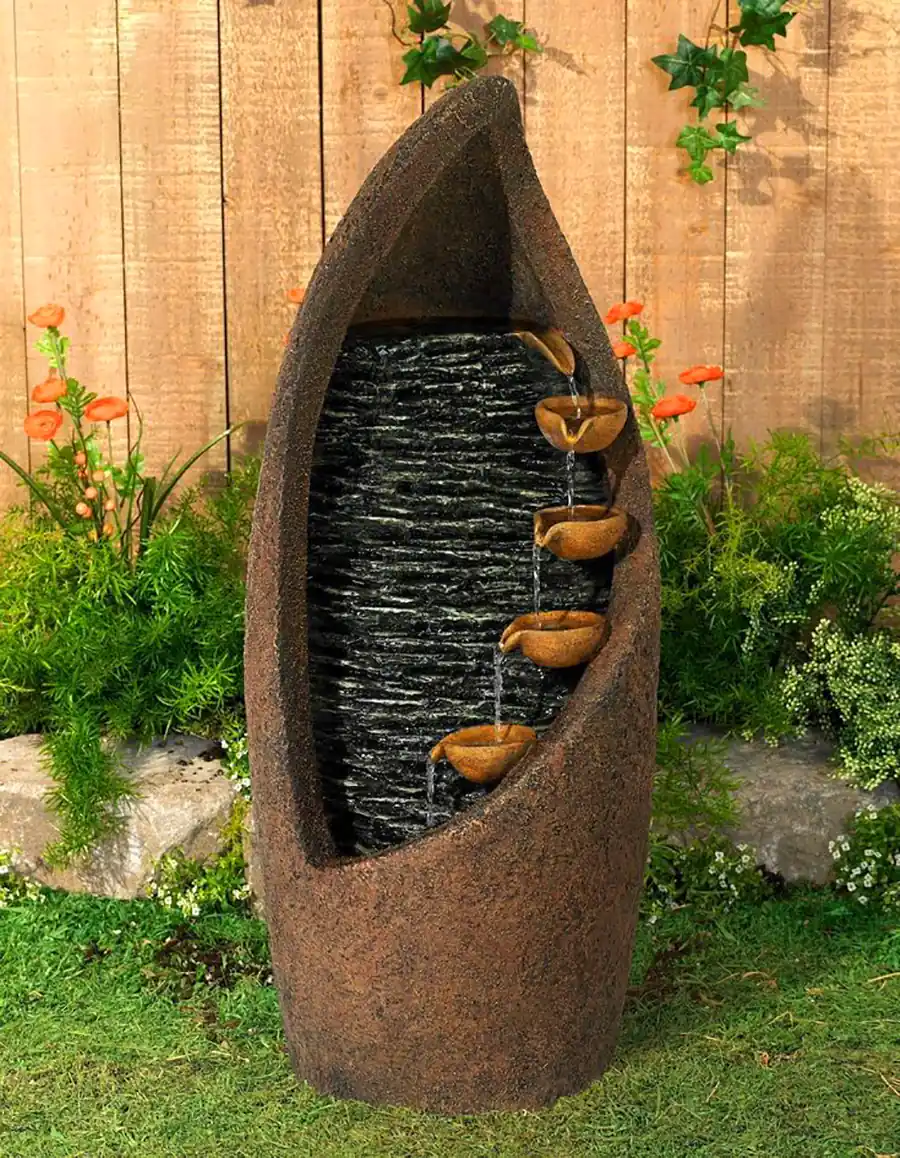 آبنمای روستیک باغ