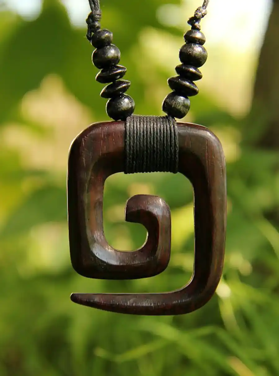 گردنبند چوبی دستساز