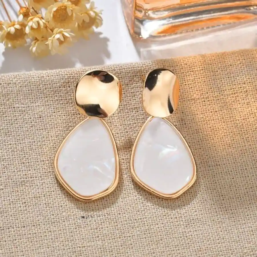 گوشواره میخی صدفی و شیک