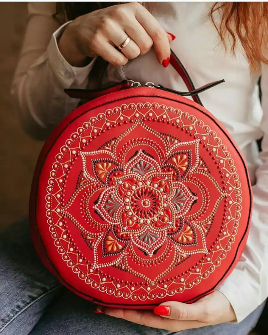 کیف چرم گرد نقطه کوبی