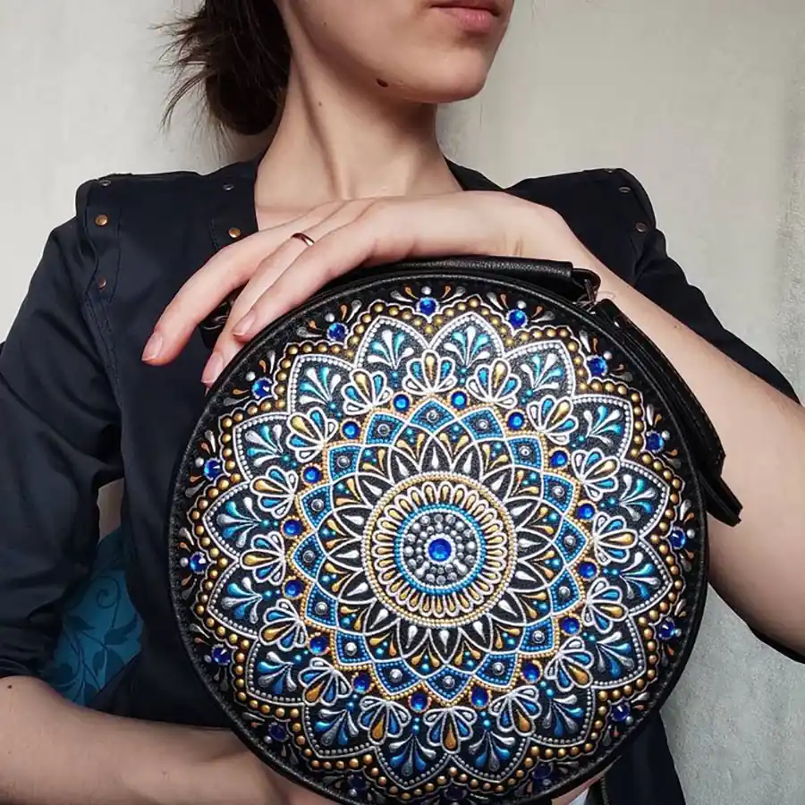 کیف چرم گرد نقطه کوبی