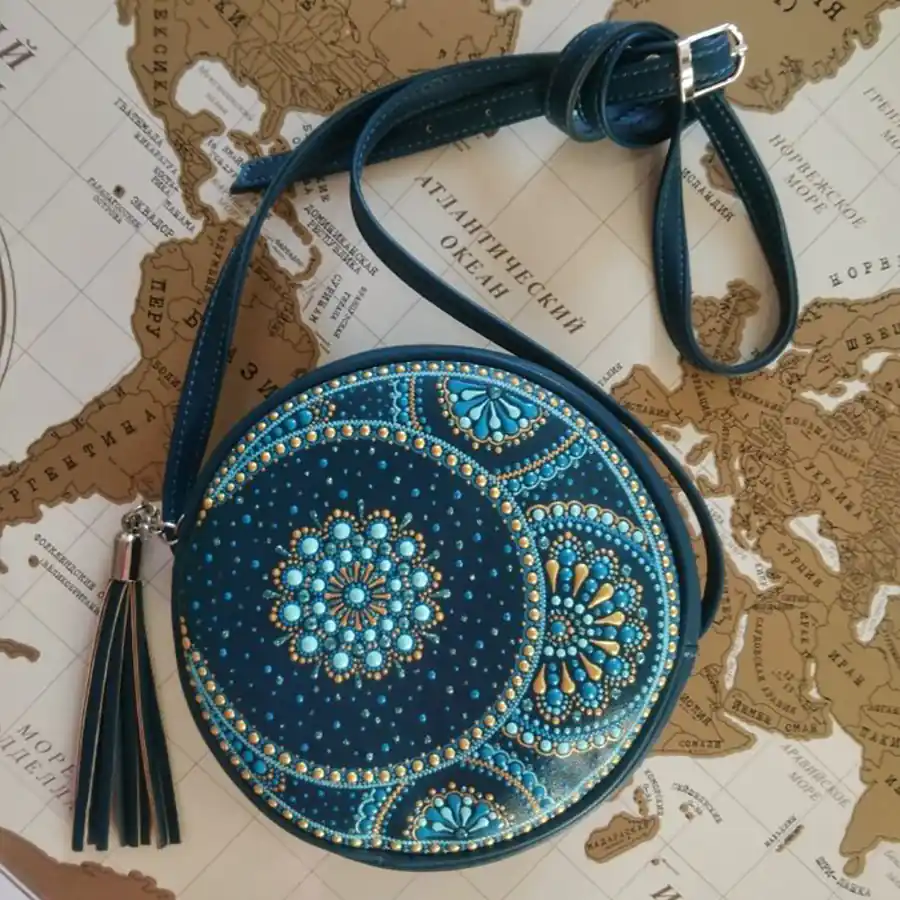 کیف چرم گرد نقطه کوبی