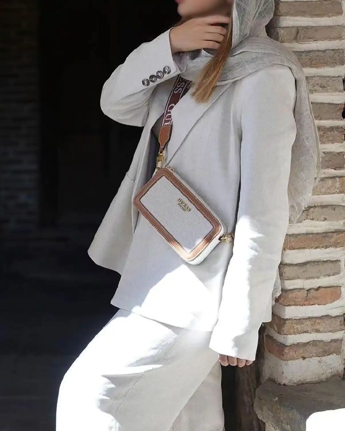کت و شلوار سفید استخوانی