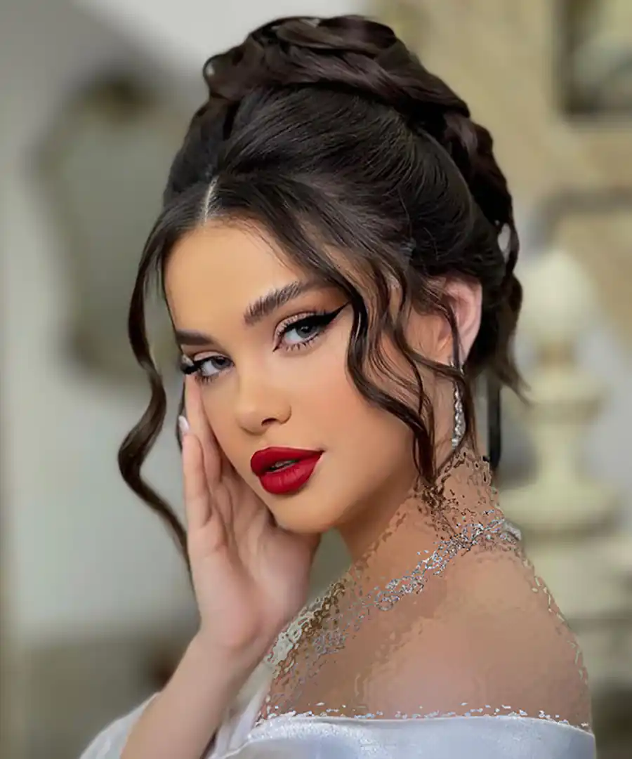 میکاپ لایت عروس با رژ قرمز