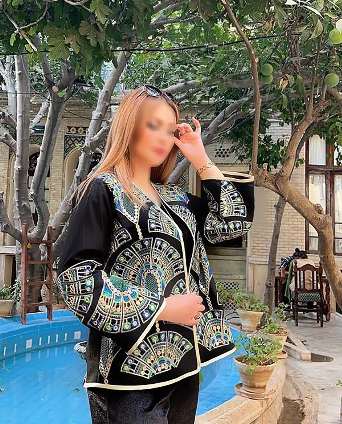 مانتو مشکی ترکیب سوزن دوزی