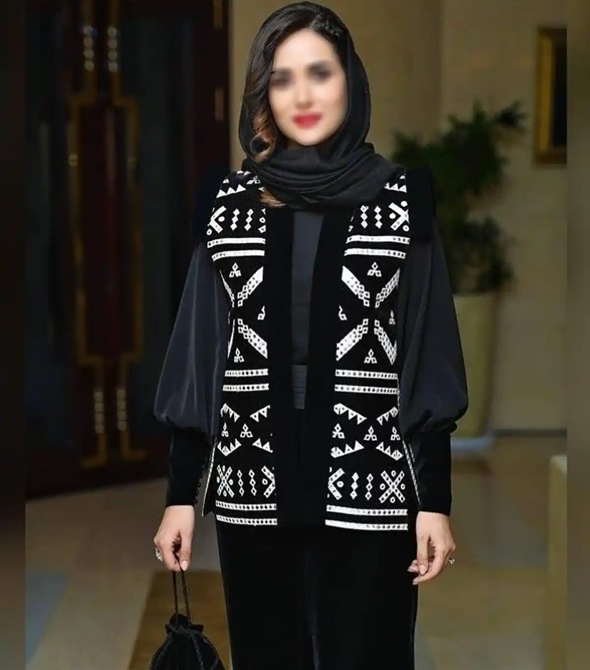 مانتو مشکی ترکیب سوزن دوزی
