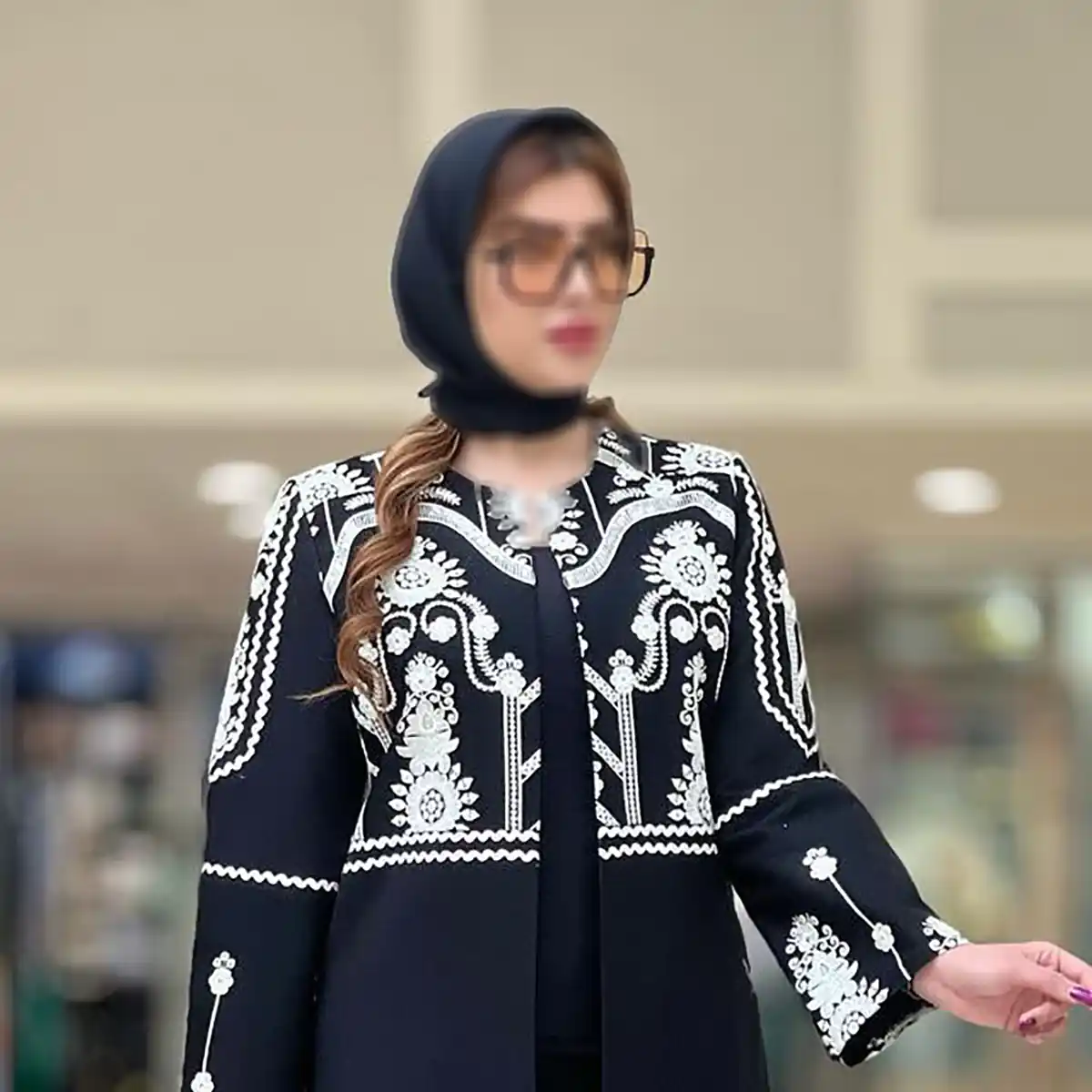مانتو مشکی ترکیب سوزن دوزی