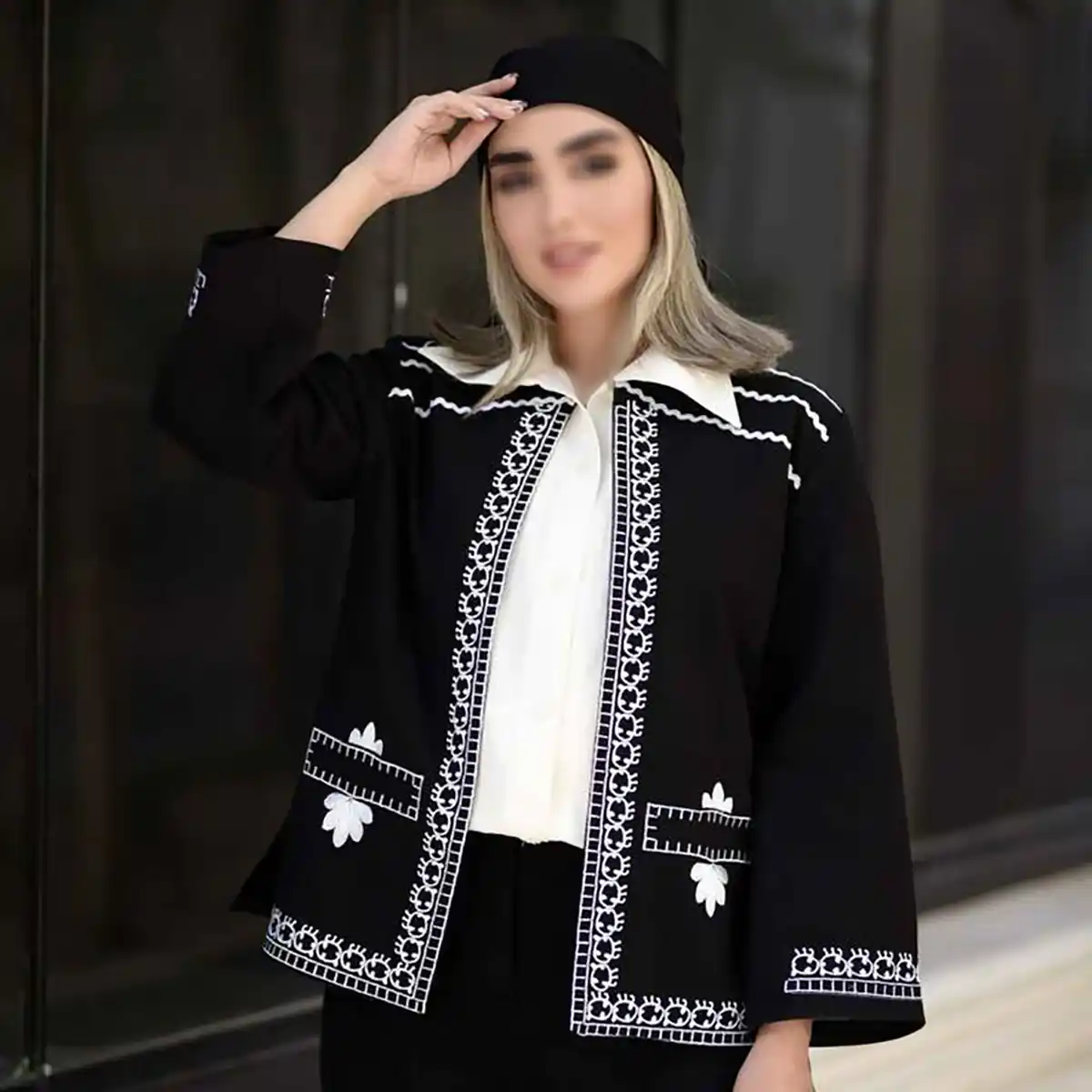 مانتو مشکی ترکیب سوزن دوزی