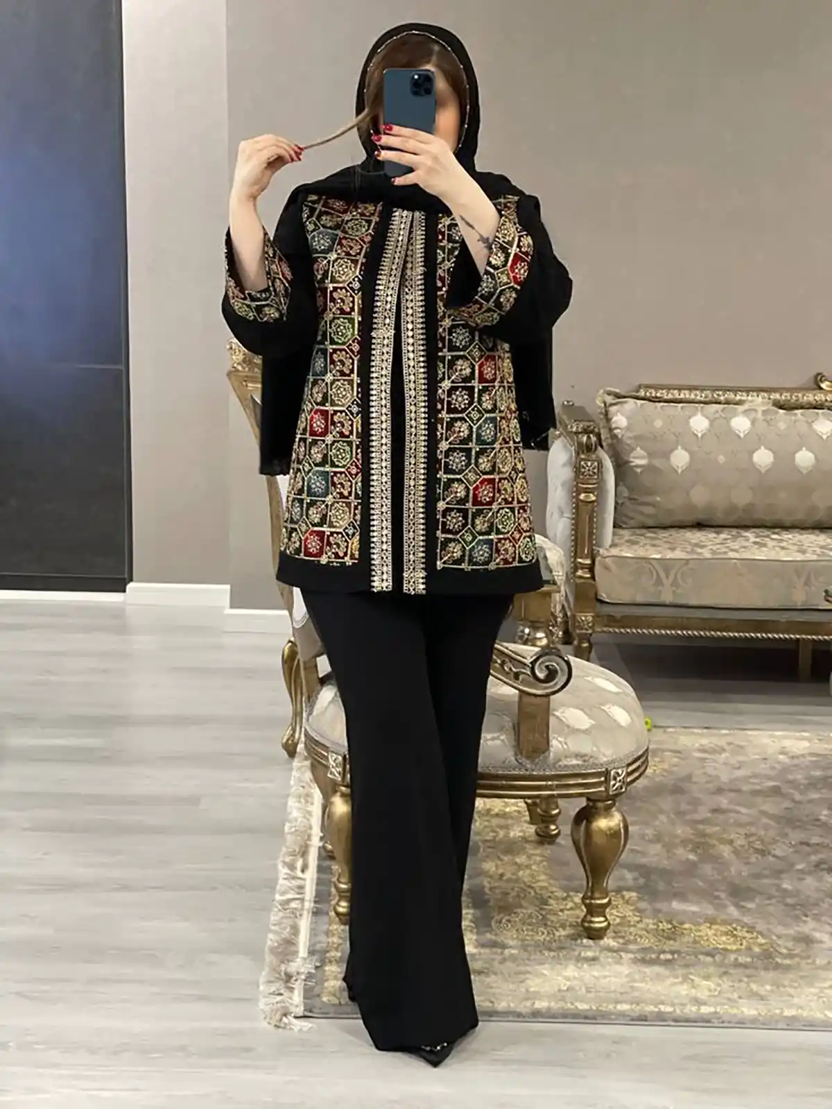 مانتو مشکی ترکیب سوزن دوزی