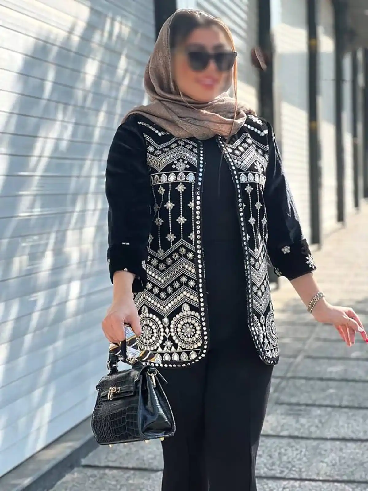 مانتو مشکی ترکیب سوزن دوزی