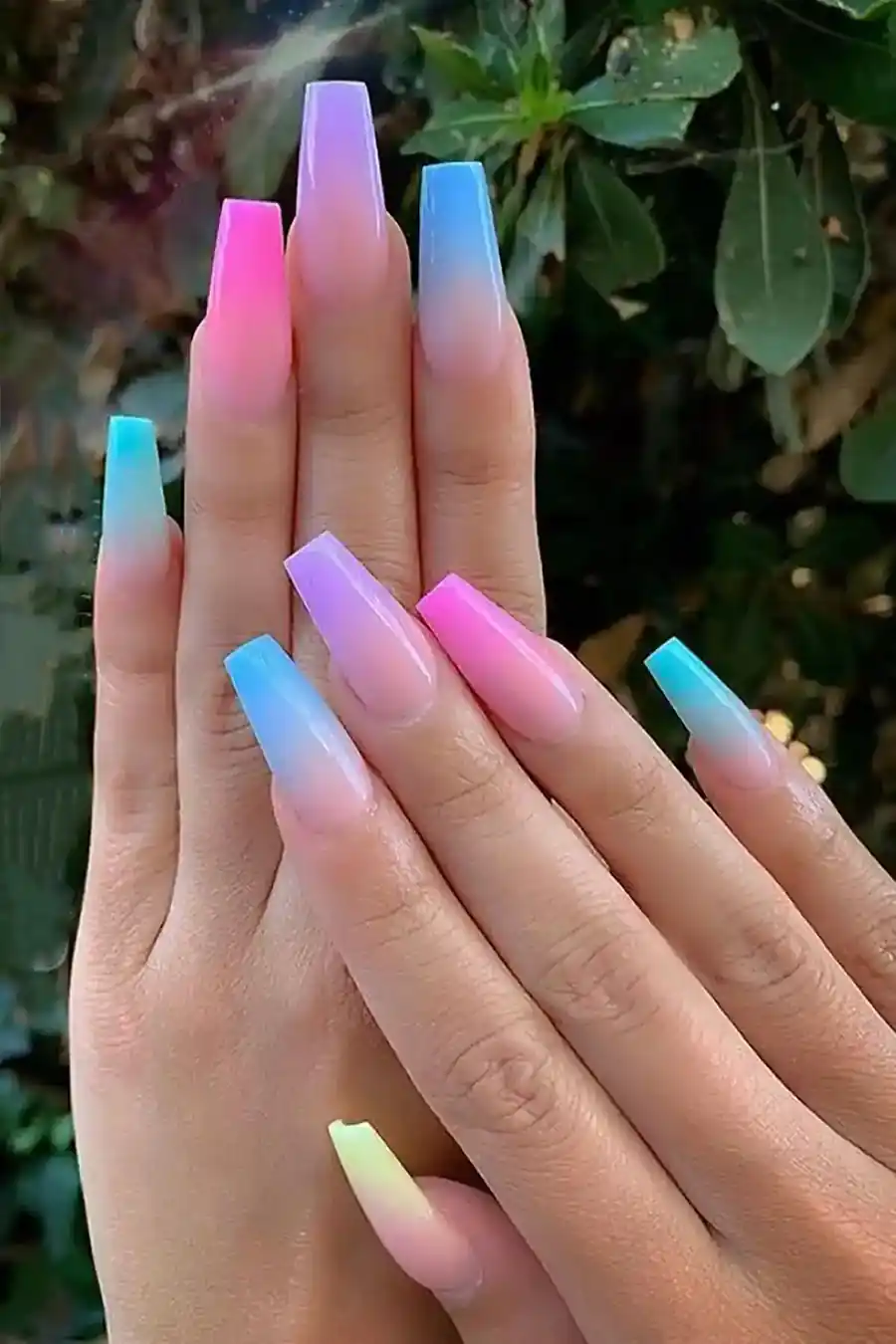 آمبره ناخن با تم رنگی دخترونه