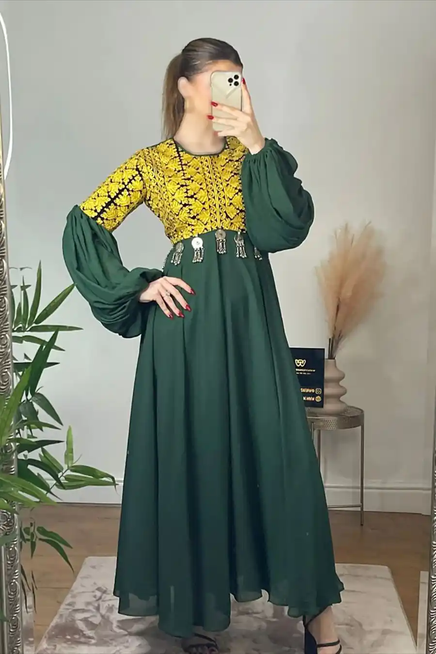 پیراهن گلدوزی شده افغانی