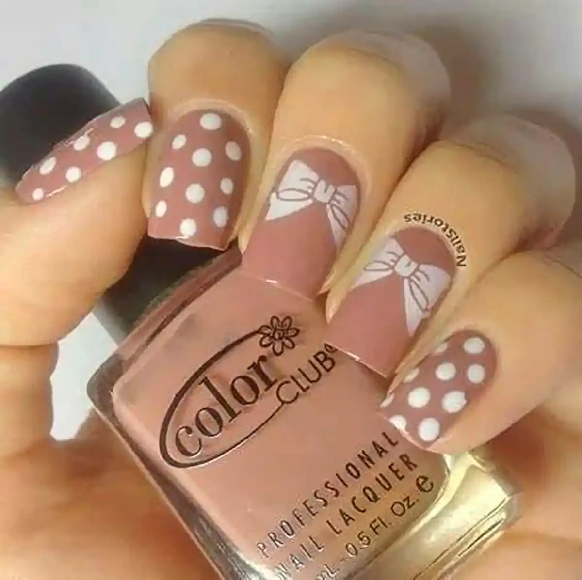 طراحی ناخن چندرنگ هنری